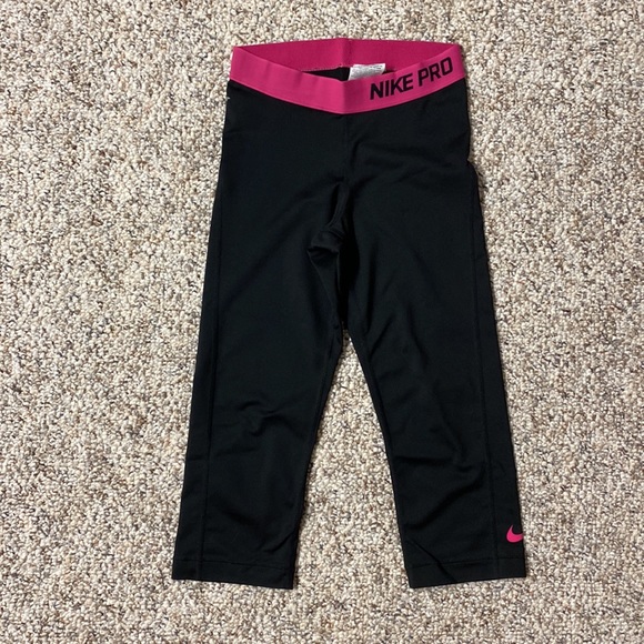 2 pairs Nike Pro Dri-fit capri pants - Picture 5 of 7